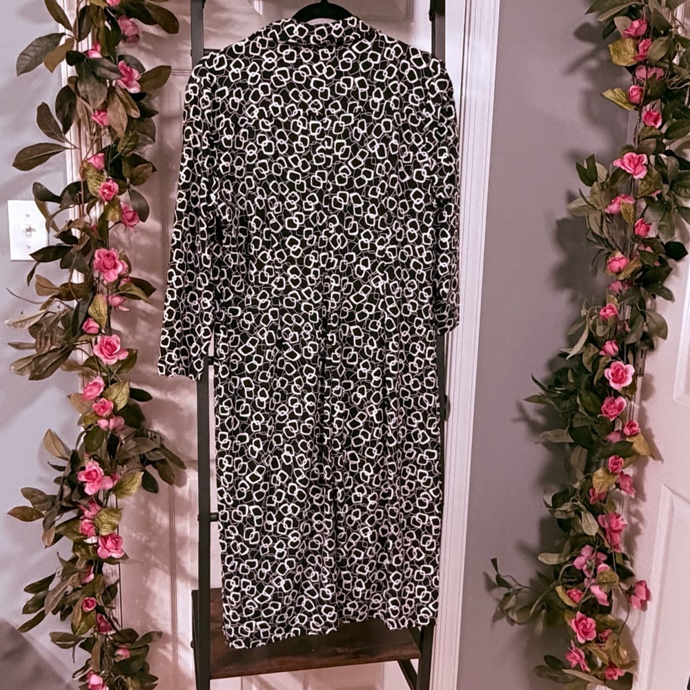 Chaps V-neck wrap 3/4 sleeves tie waist abstract geometric print Dress - Picture 4 of 15